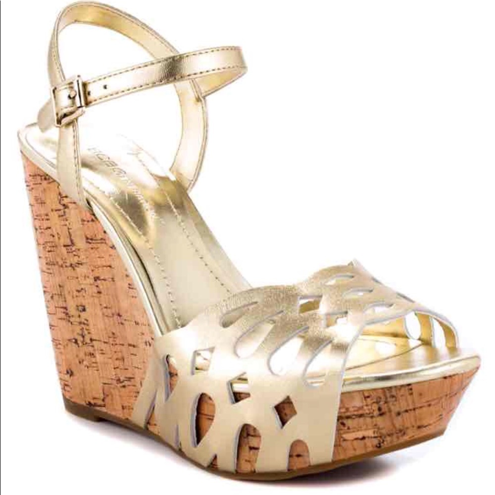 New never worn BCBG Paulina gold wedge